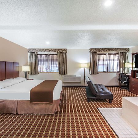 Super 8 by Wyndham Harlingen TX Hotel Eksteriør billede